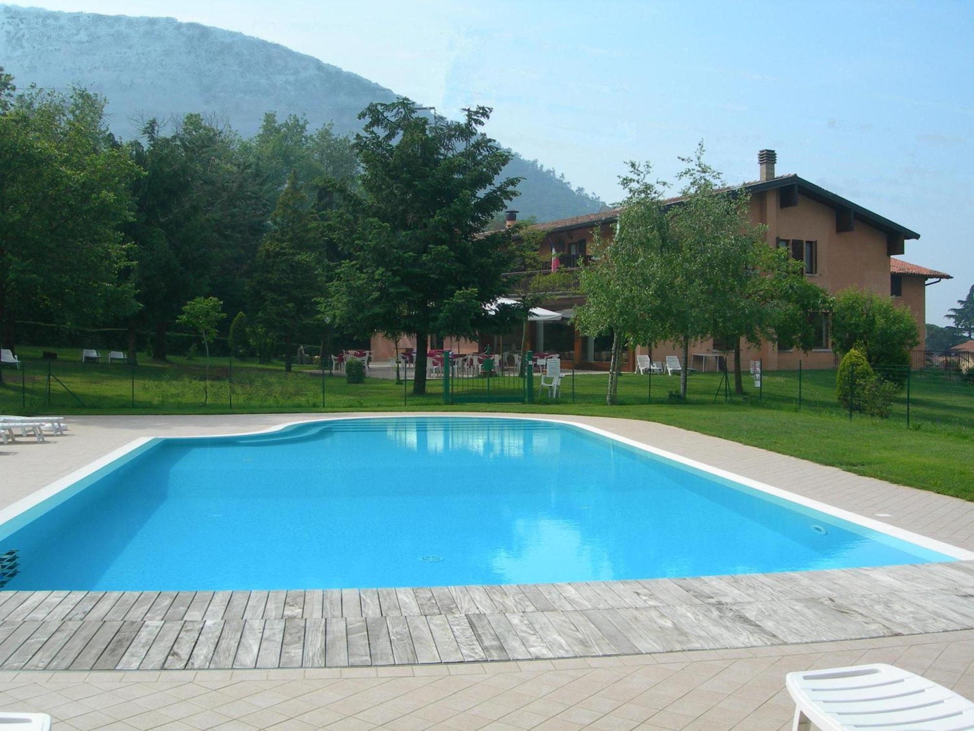 Hotel Colomber Gardone Riviera Eksteriør bilde