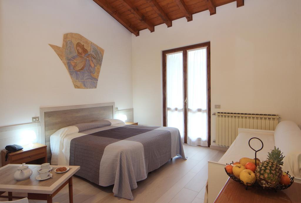 Hotel Colomber Gardone Riviera Eksteriør bilde