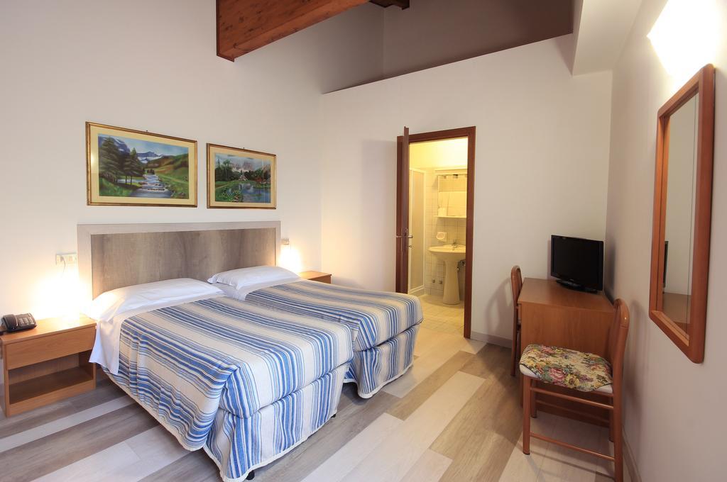 Hotel Colomber Gardone Riviera Eksteriør bilde