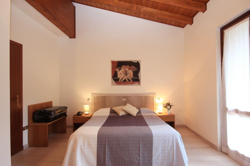 Hotel Colomber Gardone Riviera Eksteriør bilde