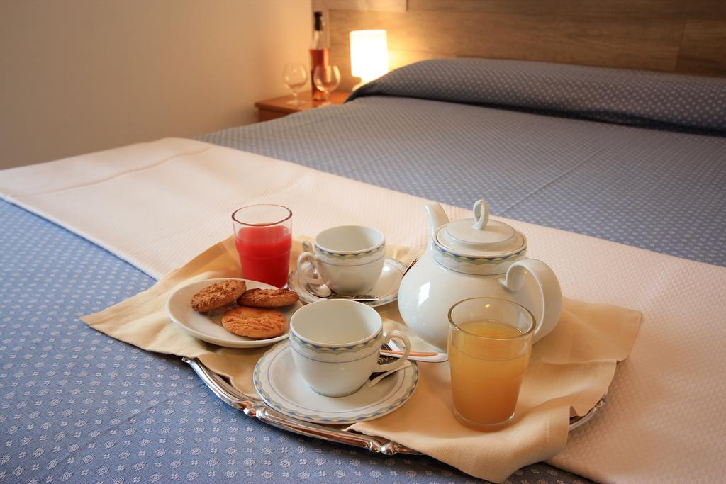 Hotel Colomber Gardone Riviera Eksteriør bilde