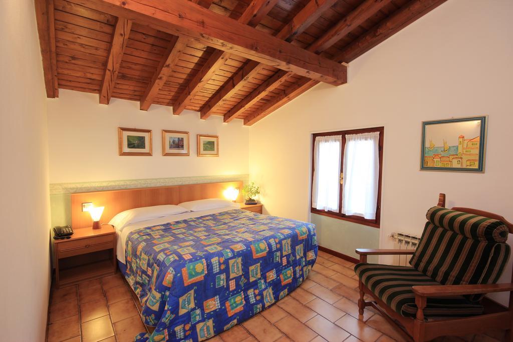 Hotel Colomber Gardone Riviera Eksteriør bilde