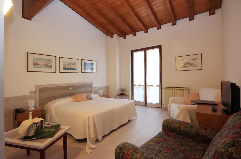 Hotel Colomber Gardone Riviera Eksteriør bilde