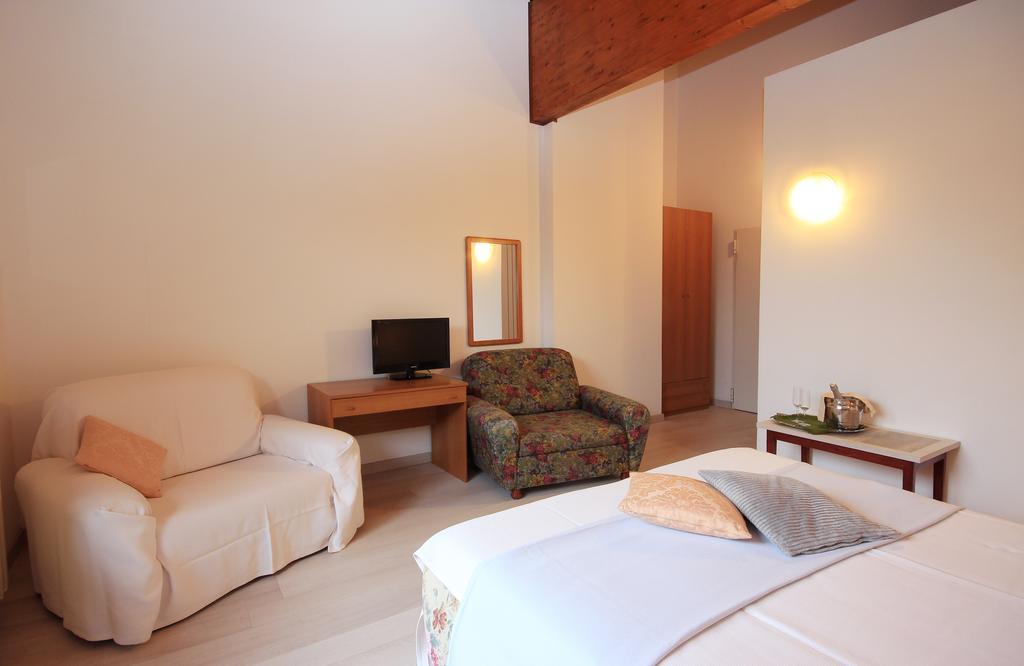 Hotel Colomber Gardone Riviera Eksteriør bilde