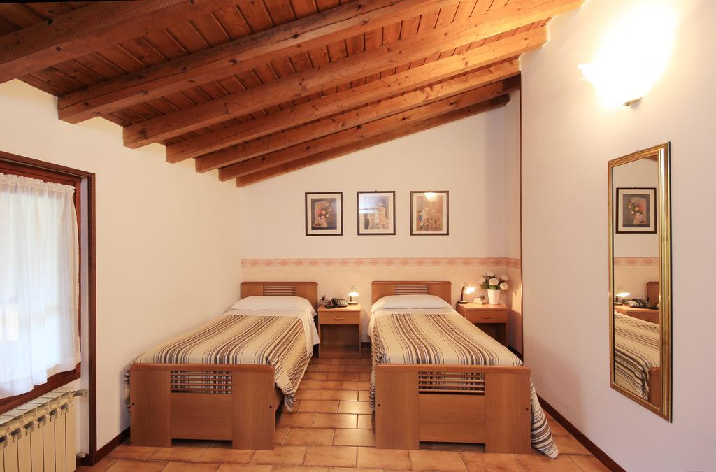 Hotel Colomber Gardone Riviera Eksteriør bilde